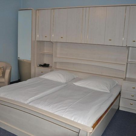 Hotel Pension Savoy Near Kurfuerstendamm Берлин Номер фото