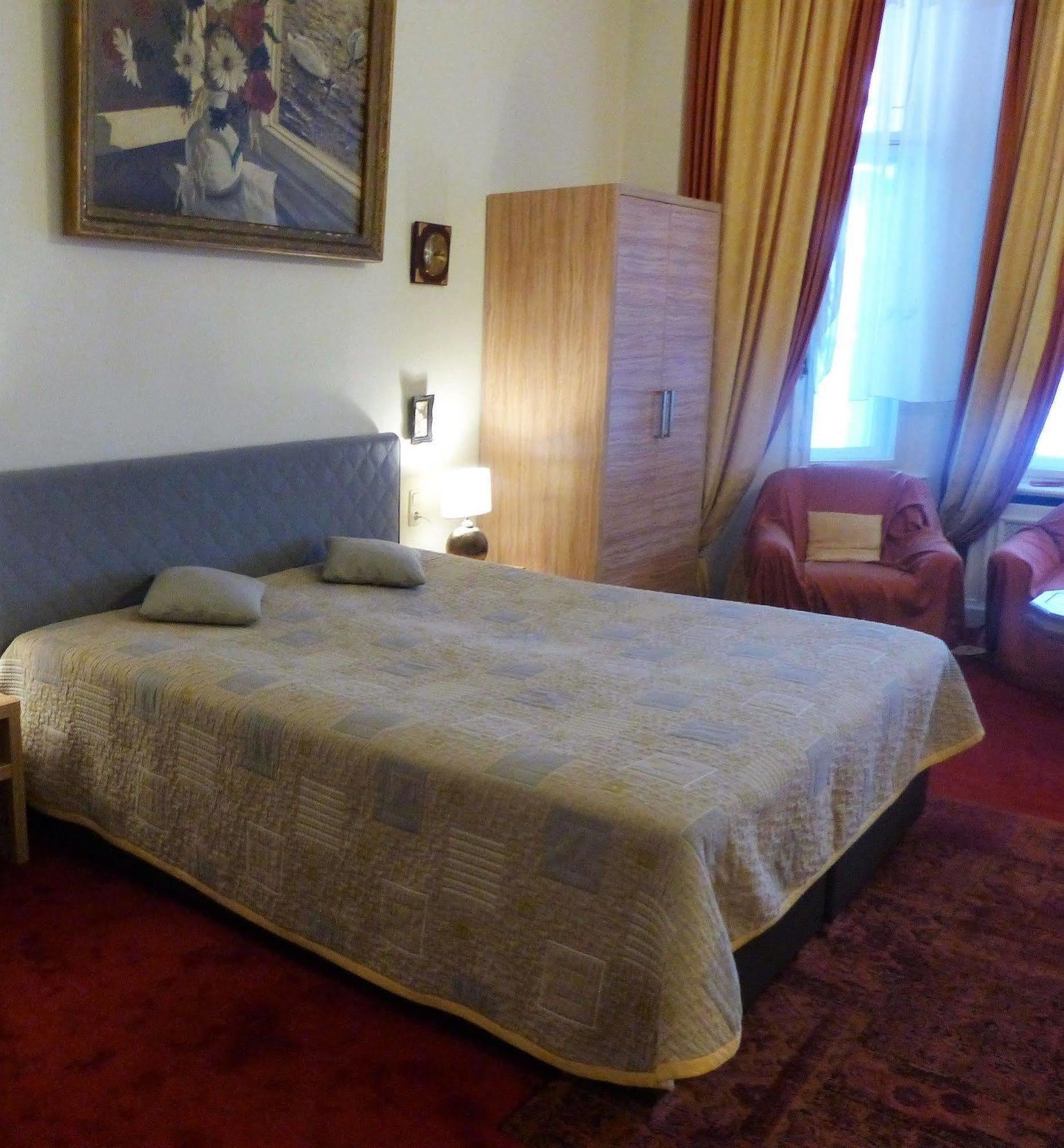Hotel Pension Savoy Near Kurfuerstendamm Берлин Экстерьер фото
