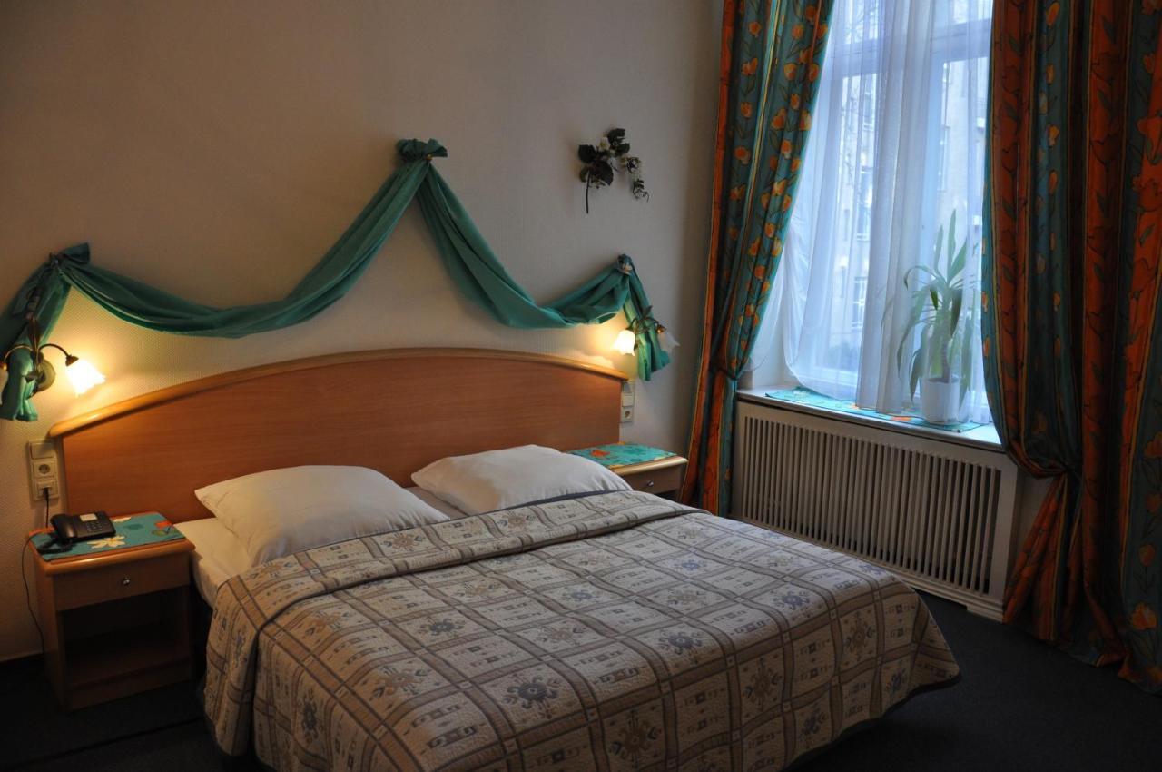 Hotel Pension Savoy Near Kurfuerstendamm Берлин Номер фото